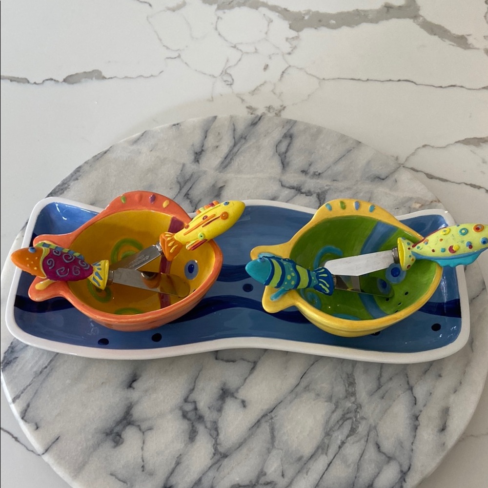 Boston Warehouse Orange and Green Fish Decor with 4 Spreaders.